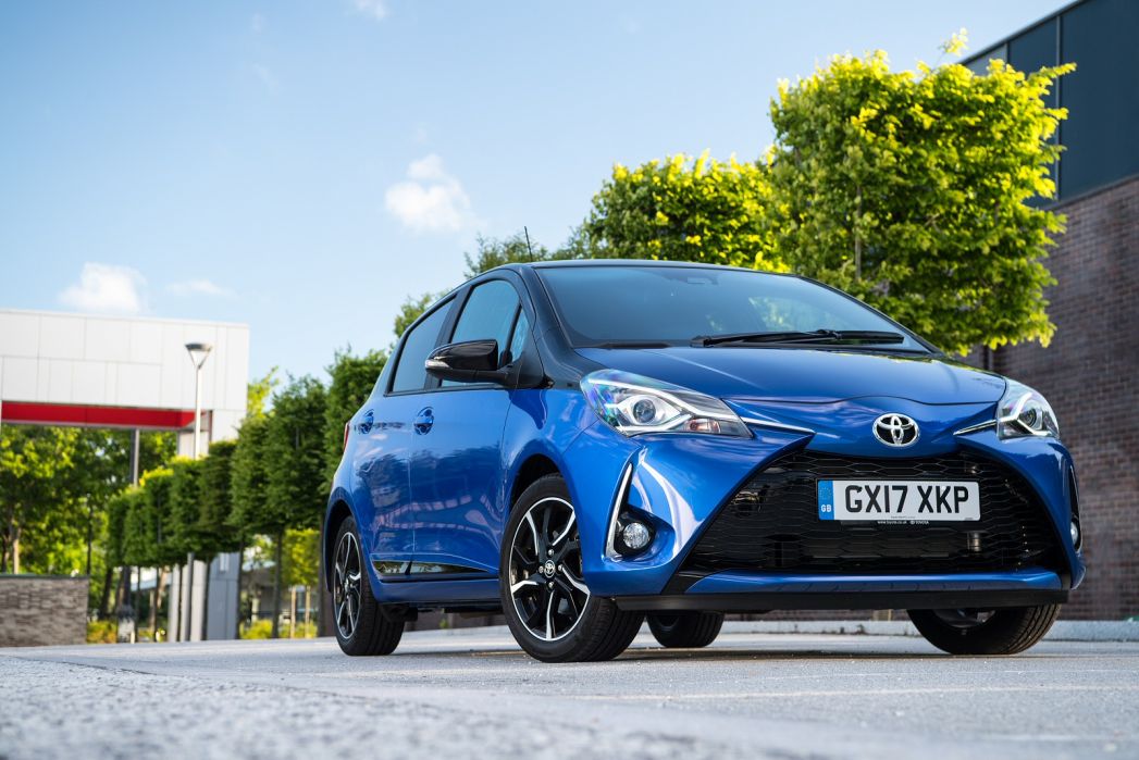 Toyota Yaris Hatchback Vvt I Y Dr Cvt Bi Tone Nav On Lease