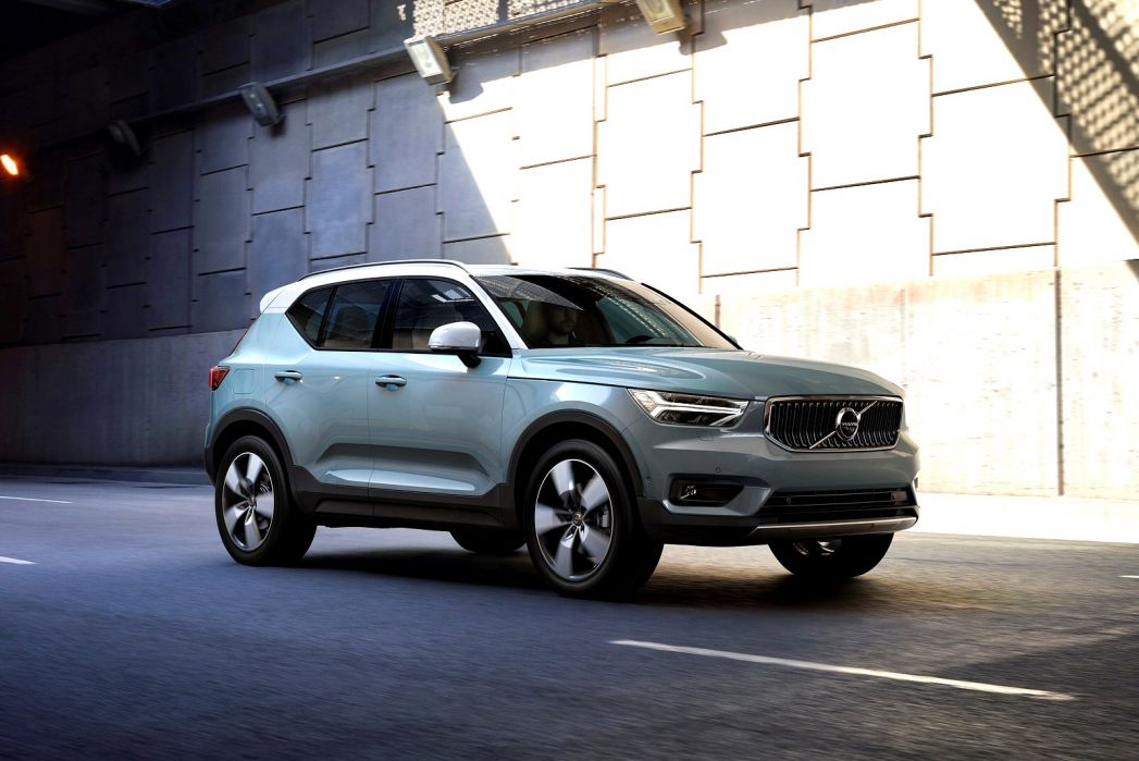 Volvo XC40 Estate 2.0 T4 Momentum 5dr AWD Geartronic On