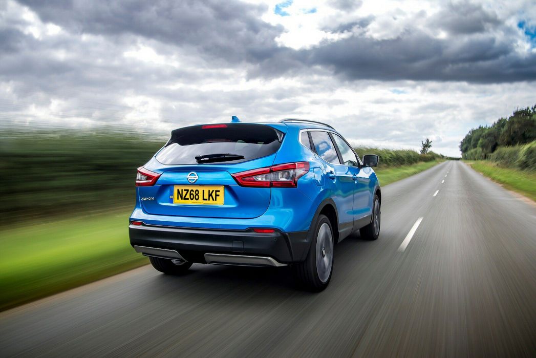 Nissan Qashqai Hatchback 1.3 DIG-T N-Connecta 5dr [glass Roof Pack] On ...