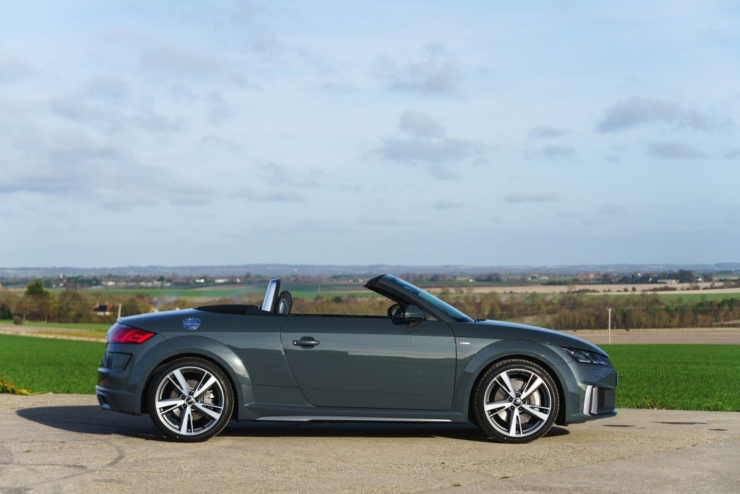 Video Review: Audi TT Roadster 40 TFSI Black Edition 2dr S Tronic