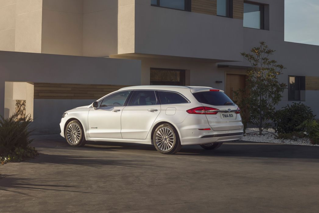 Video Review: Ford Mondeo Saloon 2.0 Hybrid Zetec Edition 4dr Auto