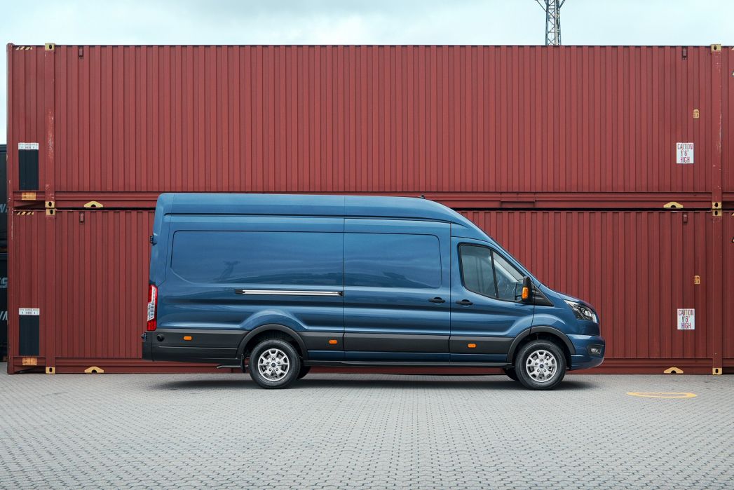 Image 3: Ford Transit 350 L3 Diesel FWD 2.0 Ecoblue 130PS Double CAB Chassis