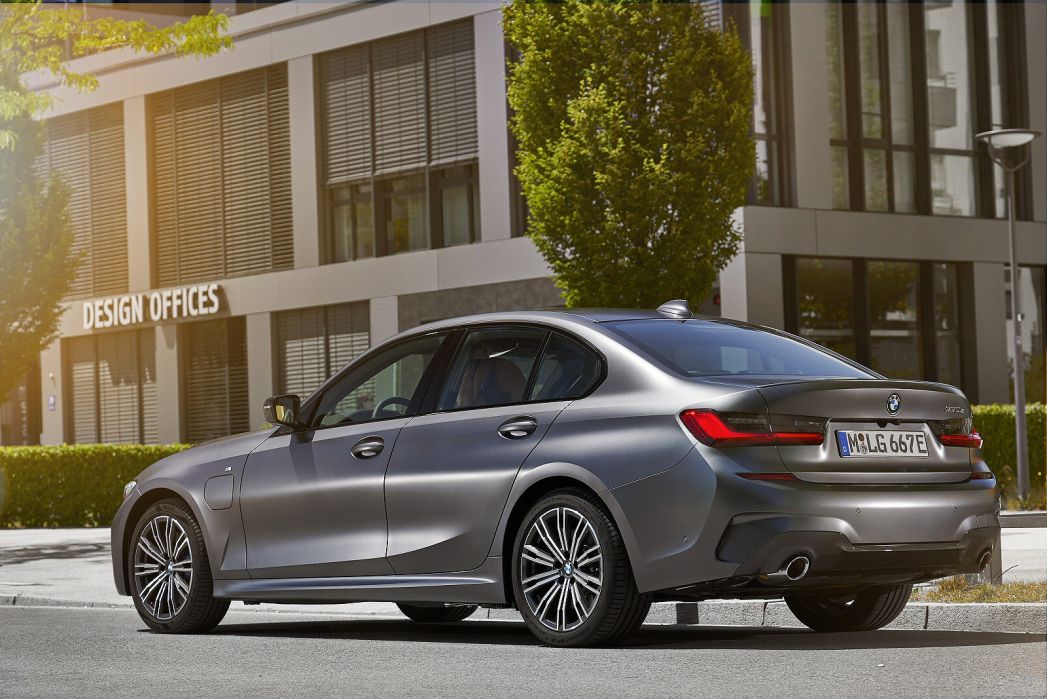 Image 3: BMW 3 Series Touring Special Editions 330E Xdrive M Sport PRO ED 5dr Step Auto [tech PK]