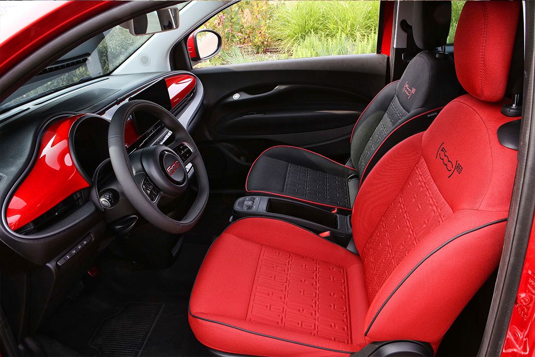 Image 4: Fiat 500 Electric Hatchback Special Editions 70KW RED 24KWH 3dr Auto