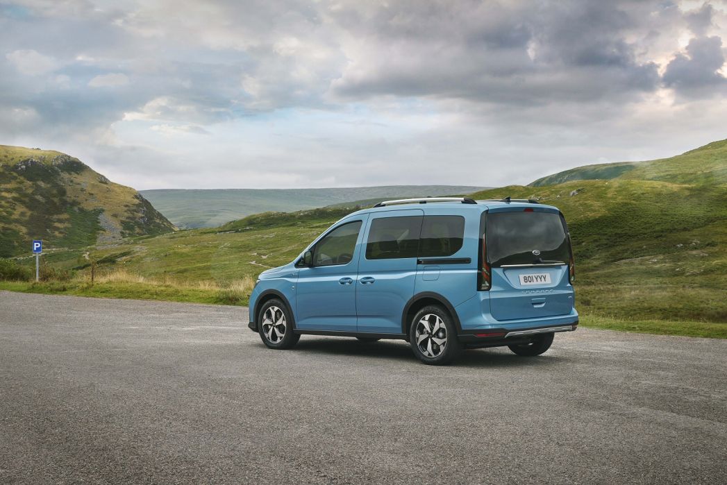Image 2: Ford Tourneo Connect Diesel Estate 2.0 EcoBlue Active 5dr [7 seat]