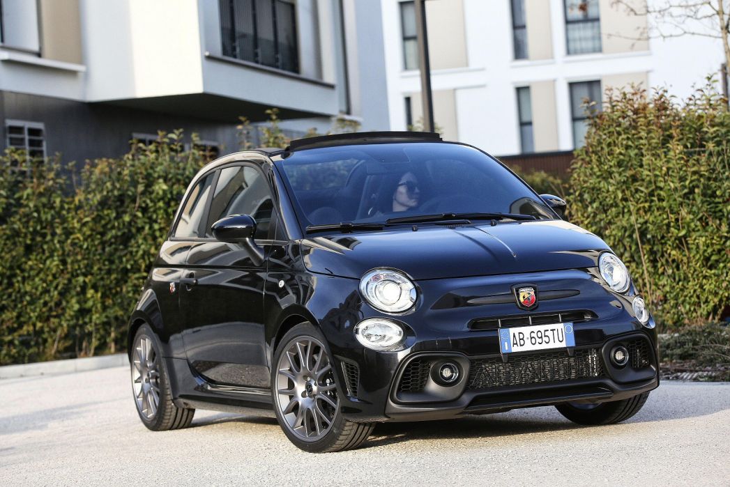 Image 5: Abarth 695 695C Convertible 1.4 T-Jet 180 2dr