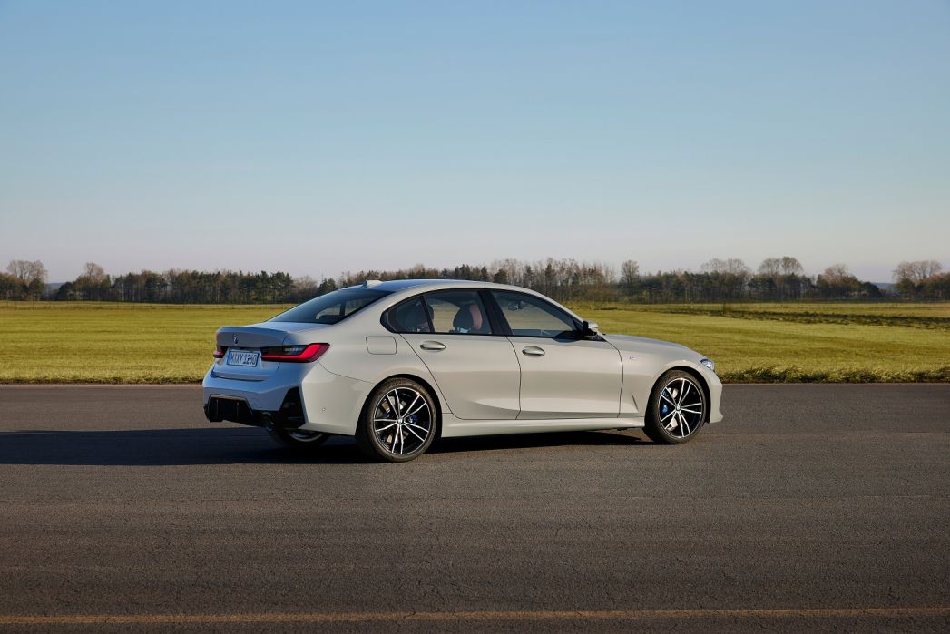 Video Review: BMW 3 Series Saloon 320i Sport 4dr Step Auto