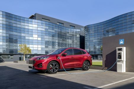 Video Review: Ford Kuga Estate 2.5 PHEV ST-Line X Edition 5dr CVT