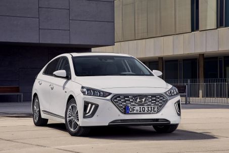 Video Review: Hyundai Ioniq Hatchback 1.6 GDi Plug-in Hybrid Premium SE 5dr DCT
